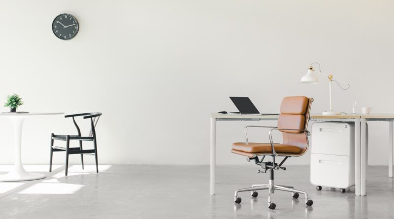 Krzesło biurowe – jak wybrać odpowiednie krzesło do pracy przy biurku?